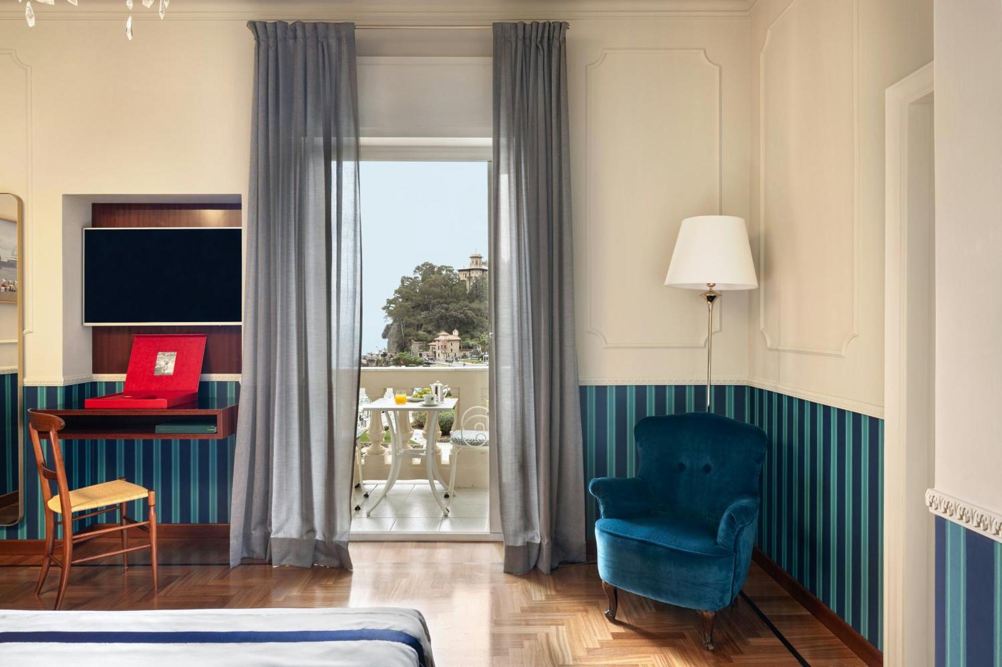 Deluxe Double Room Side Sea View